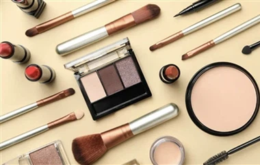 Social Media Platforms Have Become The Main Battlefield Of Makeup Brush